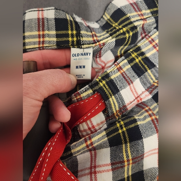 Old navy plaid sleep pants - Picture 2 of 2